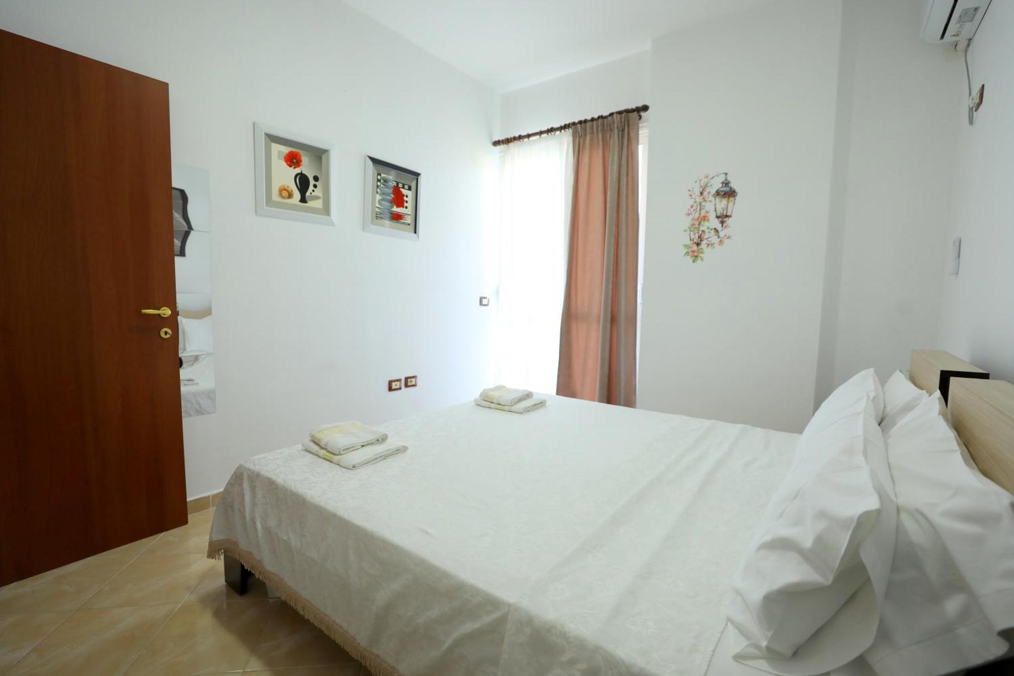 Blue Bay Apartments Саранда Екстер'єр фото