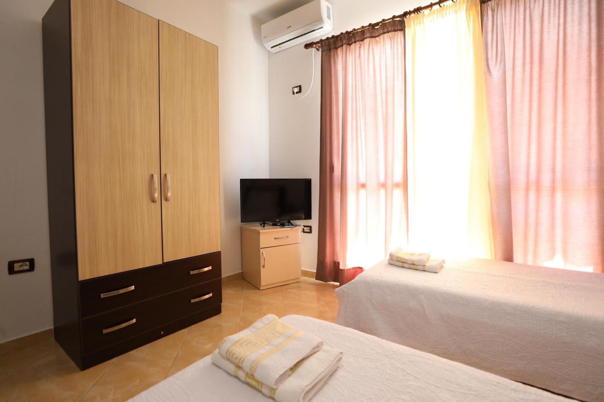 Blue Bay Apartments Саранда Екстер'єр фото